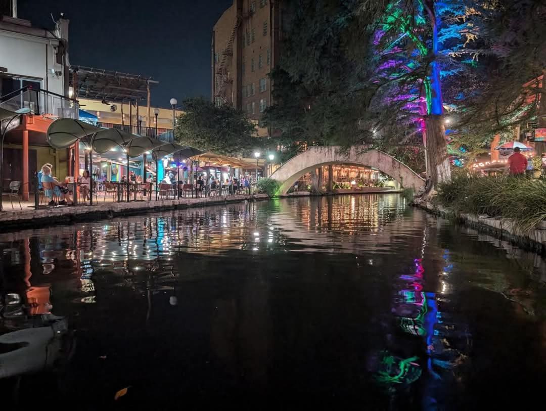 Viva Fiesta Condo On San Antonio Riverwalk エクステリア 写真